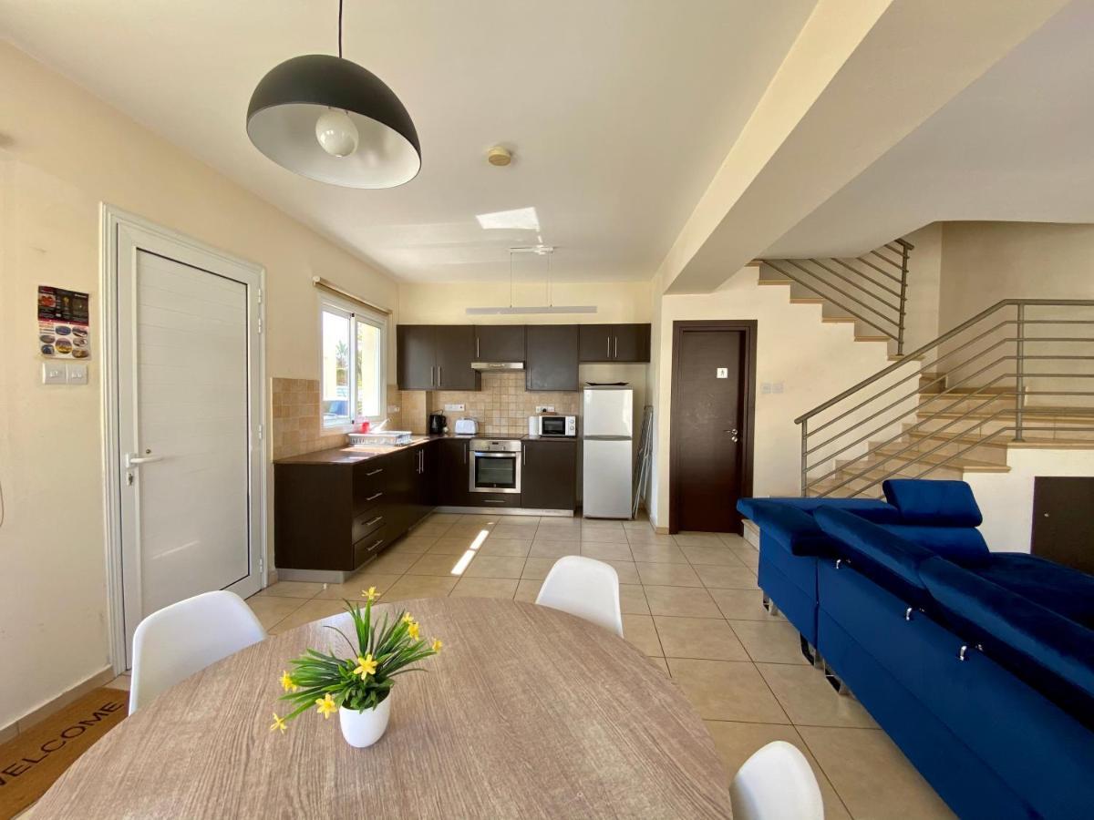 Sunny Cyprus Villa พาราลิมนี ภายนอก รูปภาพ