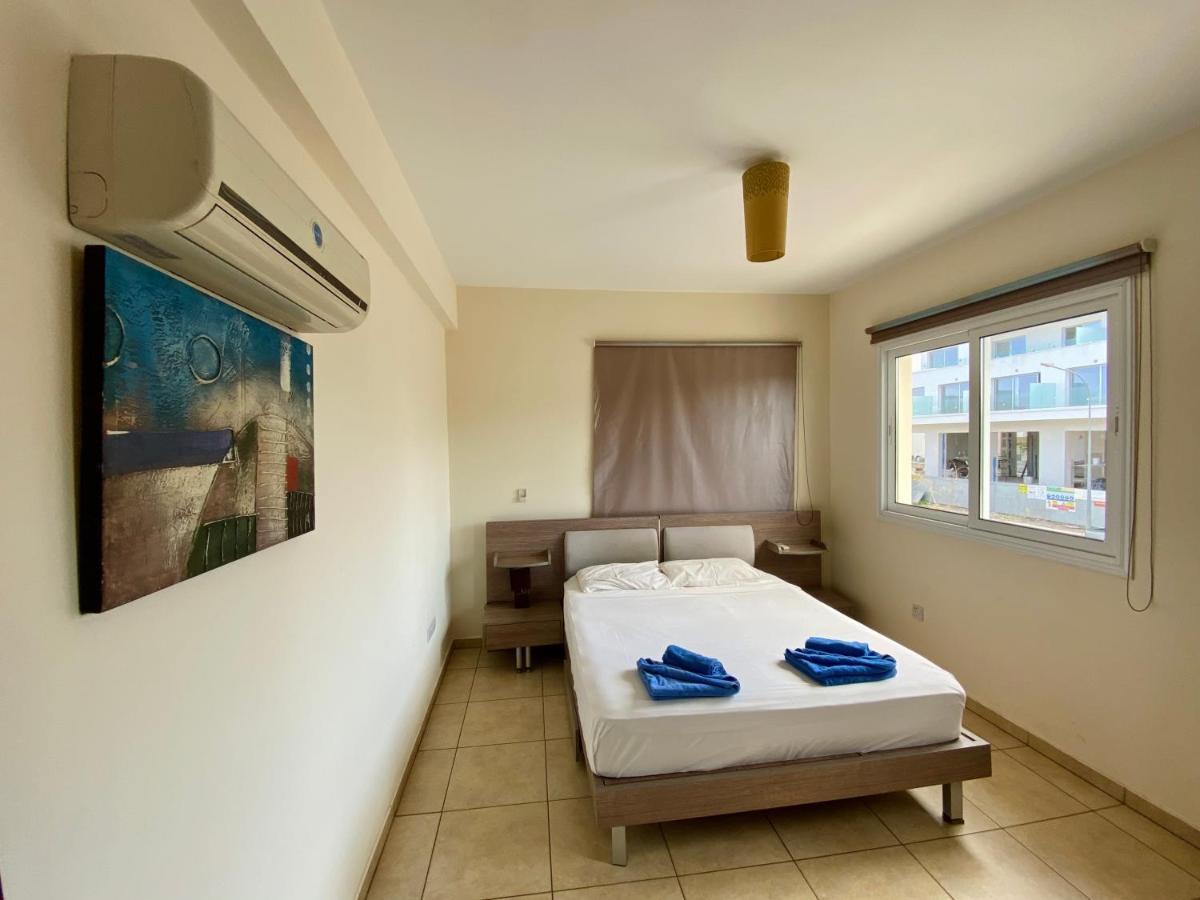 Sunny Cyprus Villa พาราลิมนี ภายนอก รูปภาพ