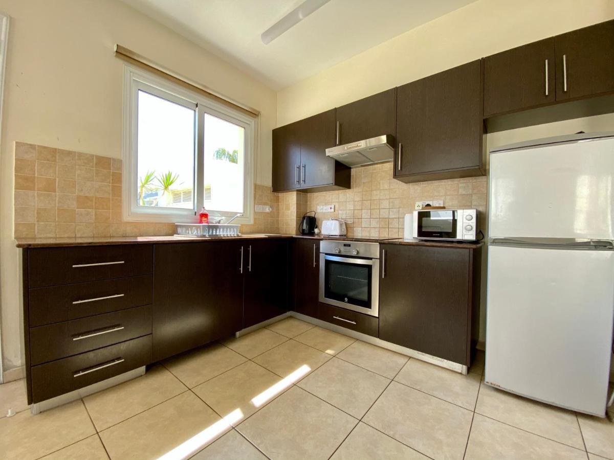 Sunny Cyprus Villa พาราลิมนี ภายนอก รูปภาพ