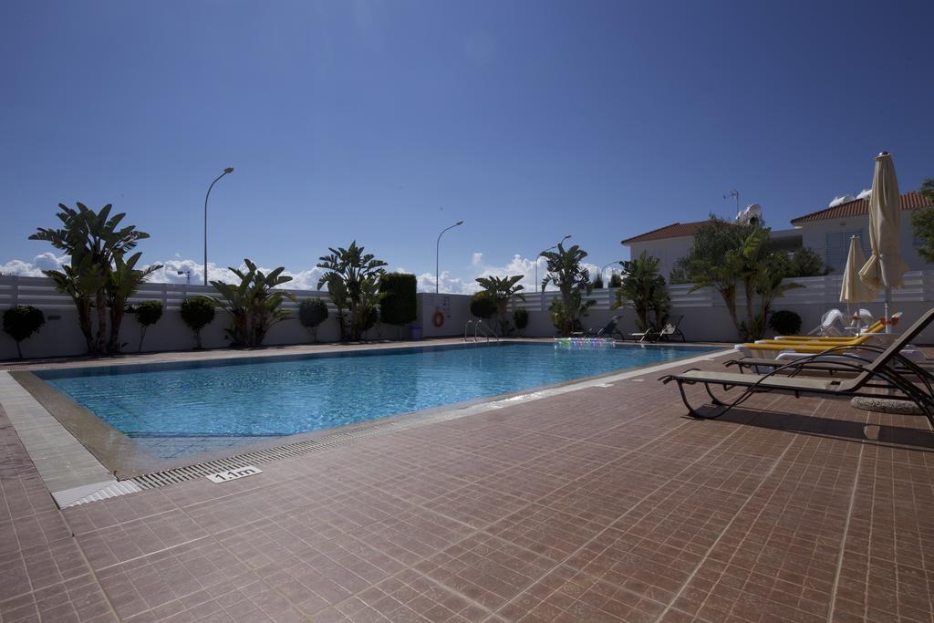 Sunny Cyprus Villa พาราลิมนี ภายนอก รูปภาพ