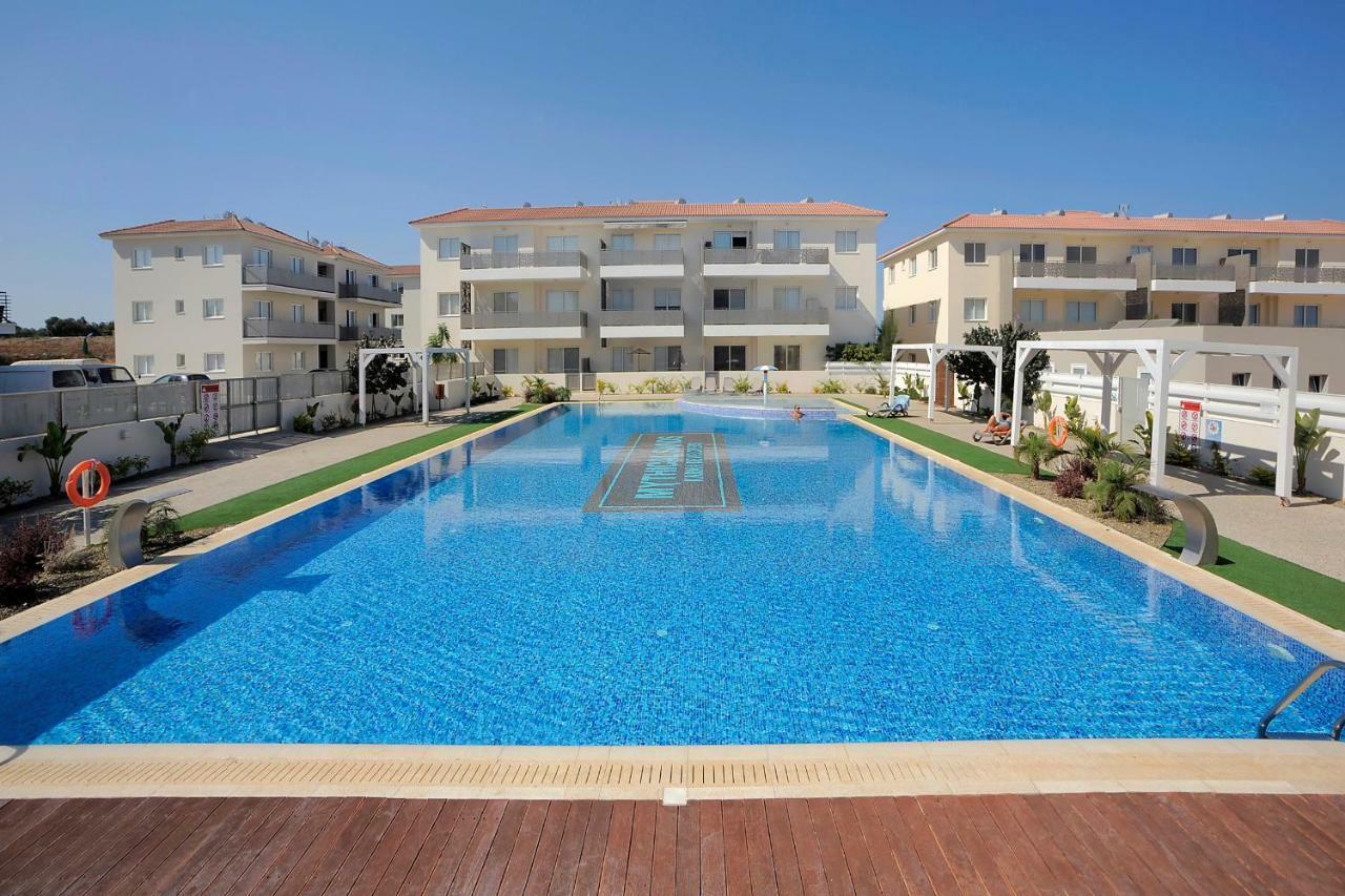 Sunny Cyprus Villa พาราลิมนี ภายนอก รูปภาพ